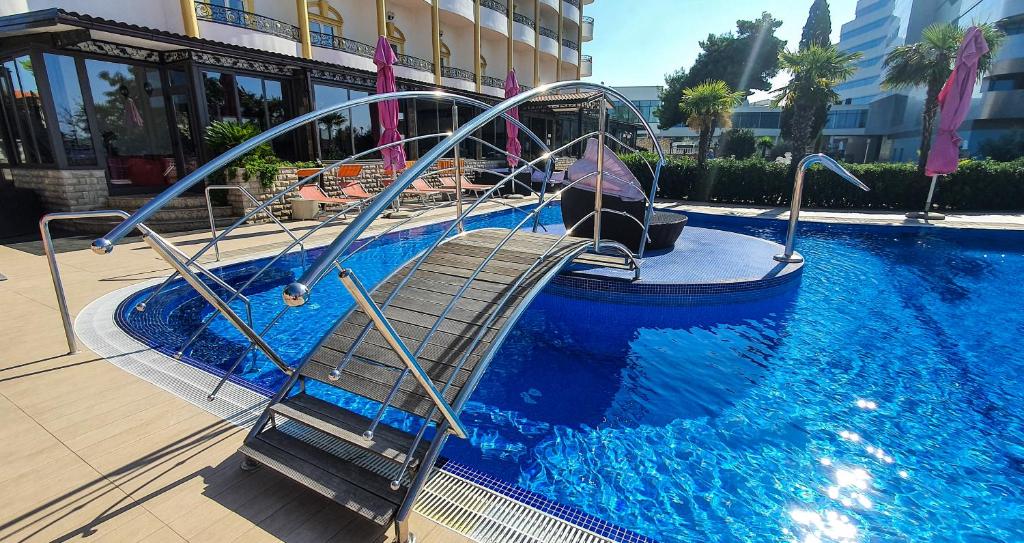 Hotel Miramare 4*, Vodice I Otkrijte čaroban kutak svijeta gdje more, sunce i vjetar stvaraju doživljaj za pamćenje!