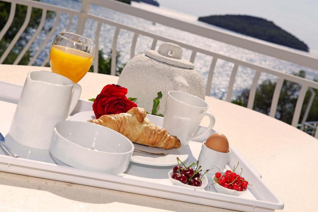 Otkrijte čari Vela Luke na Korčuli – prepustite se sunčanim danima, istražite prekrasne otočne pejzaže i uživajte u ugodnom boravku u Villi Telenta 4*!