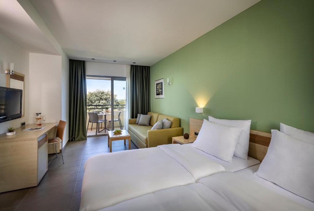 Stvorite uspomene za pamćenje u Resortu Belvedere 4 *u Vrsaru, gdje vas očekuju vrhunska udobnost, prirodne ljepote i bezbrižni trenuci uz more!