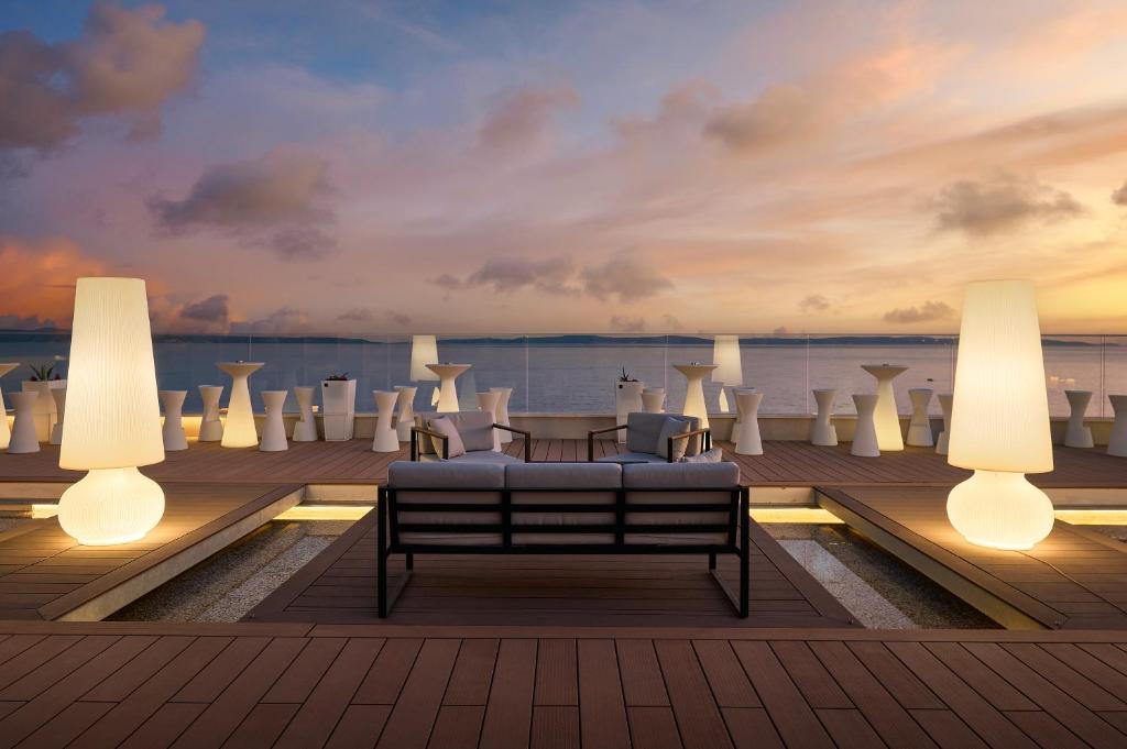 Doživite nezaboravan boravak u Hotelu Amphora 4*, gdje luksuz, udobnost i autentična dalmatinska atmosfera stvaraju savršeno iskustvo u srcu Splita!