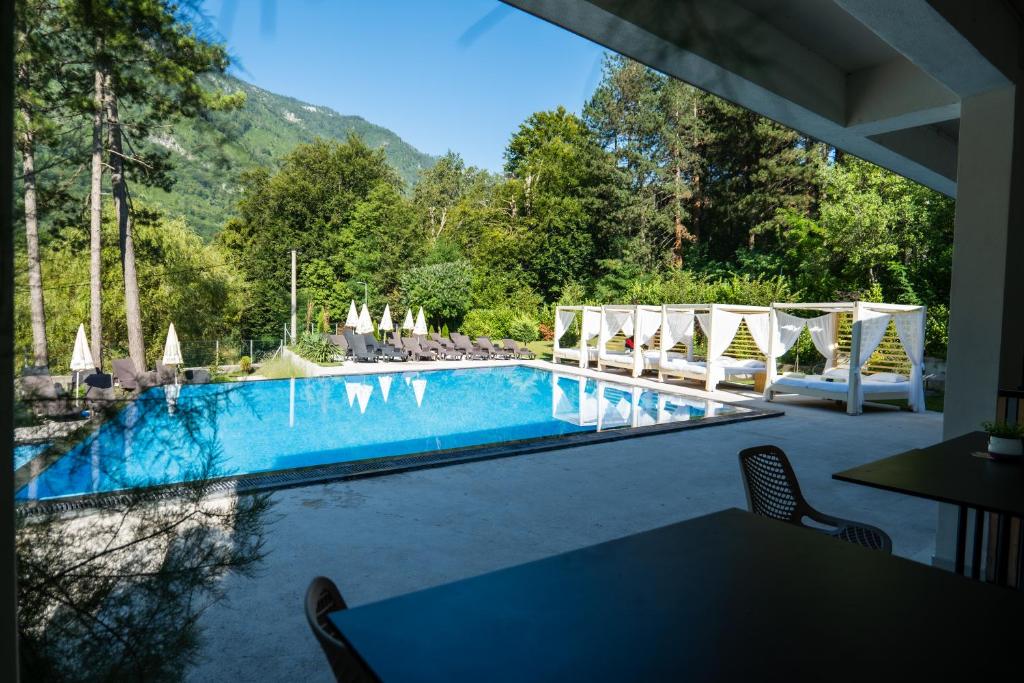 Vila Sunce Konjic – Village Resort I  Doživite savršen odmor, upoznajte sa sa čarima Boračkog jezera i uživajte u netaknutoj prirodi!