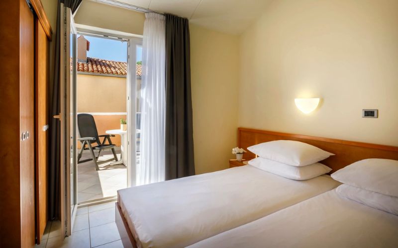 Turističko naselje Amarin 4* I Prepustite se miru i luksuzu odmora uz bazen s panoramskim pogledom na prelijepi Rovinj!