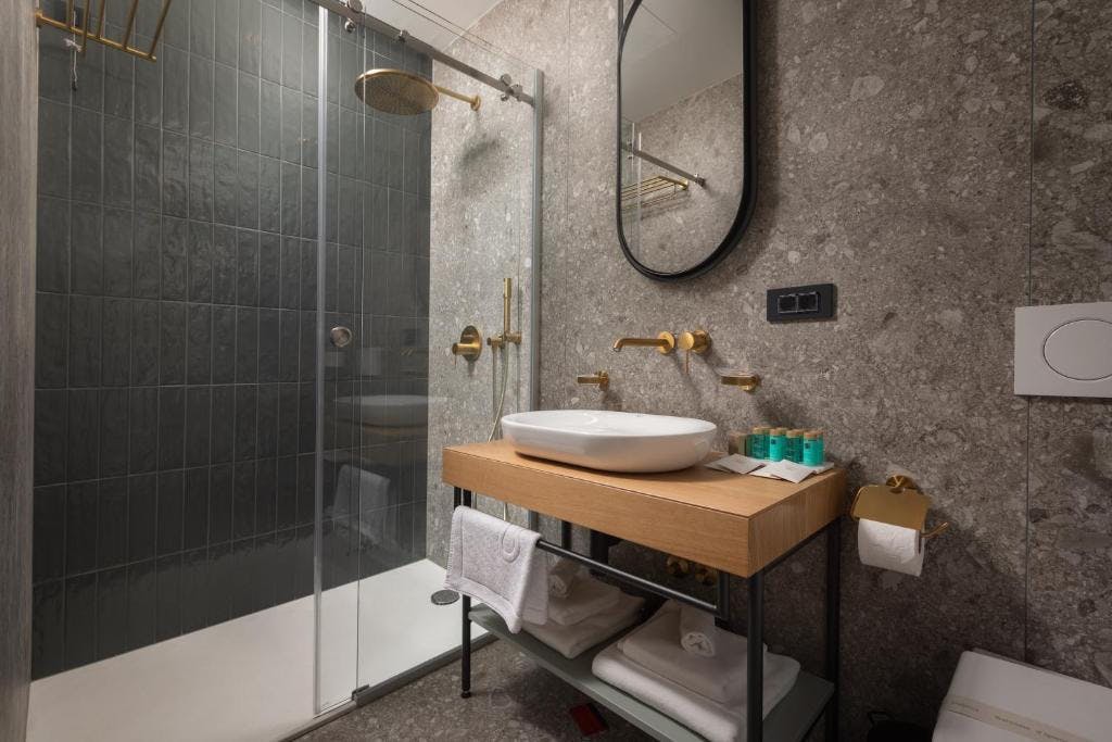 Heritage Hotel Porin 4* – savršen izbor za sve koji žele doživjeti Makarsku kroz spoj tradicije, elegancije i autentičnog dalmatinskog ambijenta!