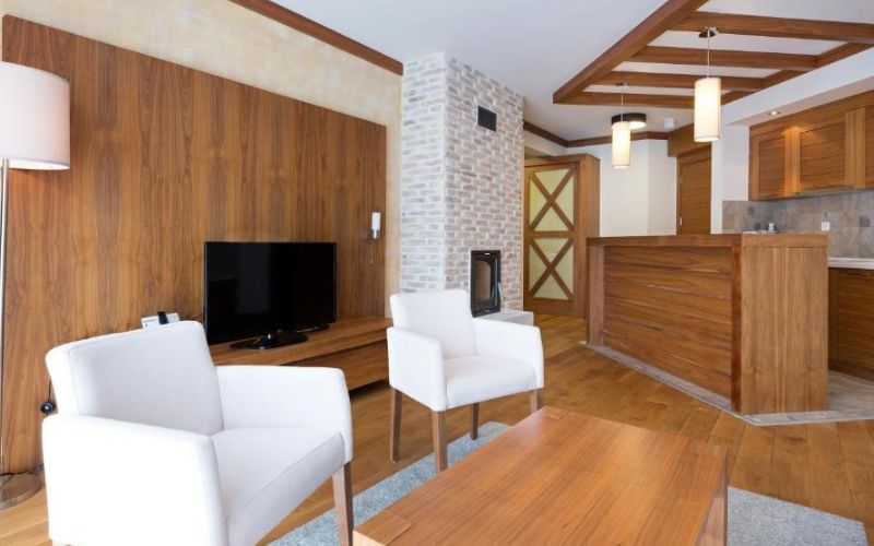 Otkrijte čari ljeta na planini kroz spoj prirodnog mira i vrhunskog Wellness & Spa opuštanja u Aparthotelu Vučko 4*, Jahorina!