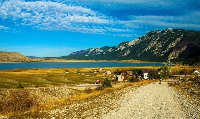 Grand River – noćenje, rafting na rijeci Neretvi i jedinstven spoj avanture, odmora i prirode Hercegovine u nezaboravnom ambijentu!