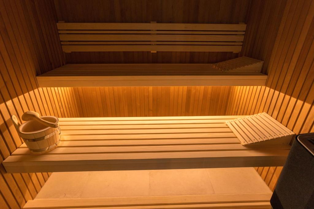 Prepustite se vrhunskom odmoru u srcu Kreševa i uživajte u savršenom spoju modernih sadržaja, udobnosti i tradicionalne atmosfere Hotela Adriale 4*!