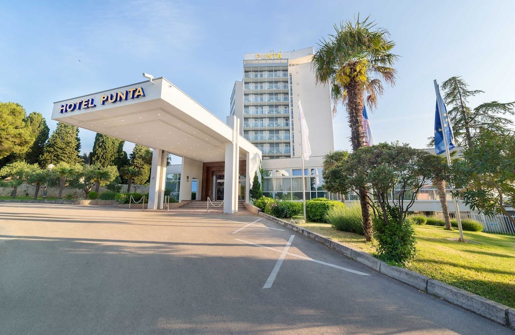 Uživajte u čarima Vodica uz more i priuštite sebi nezaboravan porodični odmor u Hotelu Punta 4* uz ALL INCLUSIVE LIGHT uslugu i posebne trenutke za pamćenje!