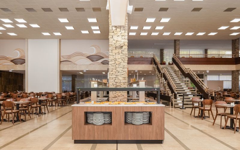 Alemaris Resort 3* – zakoračite u mirniju stranu Dalmacije i uživajte u jesenskim danima uz more, borovu šumu i prekrasan ambijent Baškog Polja!
