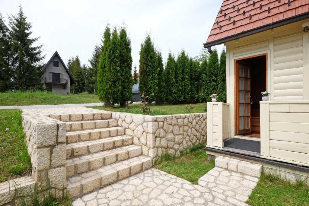 Otkrijte savršeno mjesto za odmor u Apartmanima Bohemia na Zlatiboru, uz mirnu atmosferu, svjež zrak i brojne mogućnosti za uživanje u prirodi!