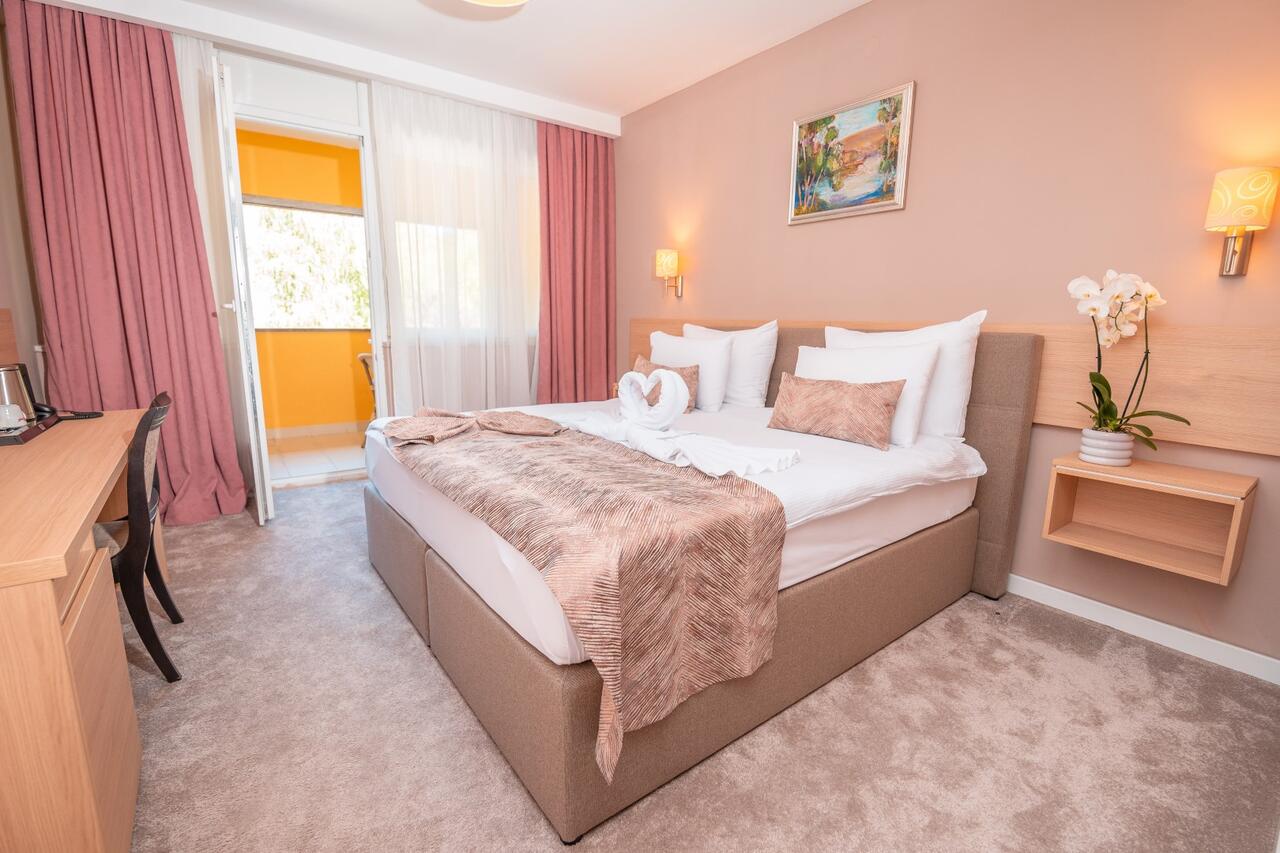 Doživite nezaboravan odmor u Konjicu – odmorite se u udobnosti Garden City Hotel & Resorta 4*, istražite ljepote prirode i priuštite sebi boravak ispunjen opuštanjem!