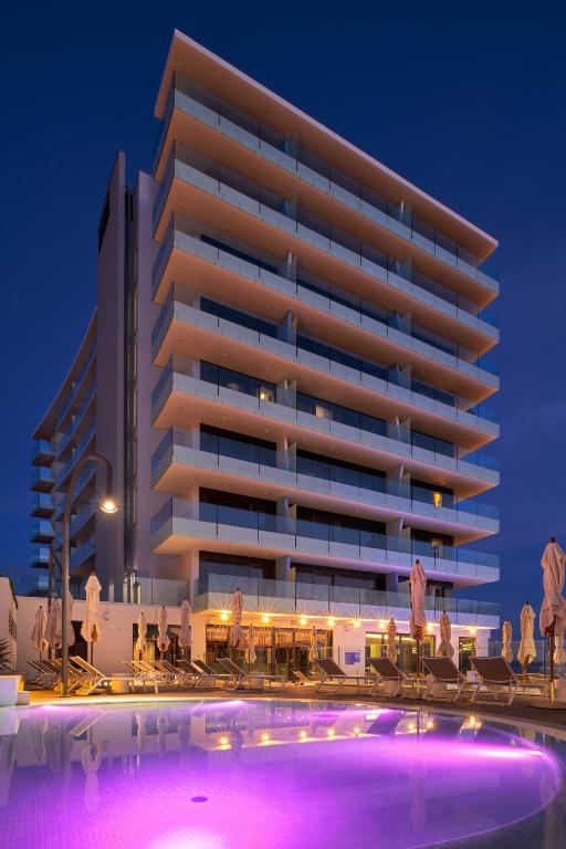 Doživite nezaboravan boravak u Hotelu Amphora 4*, gdje luksuz, udobnost i autentična dalmatinska atmosfera stvaraju savršeno iskustvo u srcu Splita!