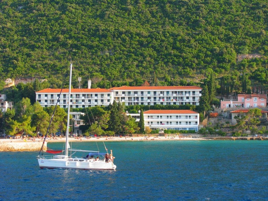 Neka svaki trenutak bude posebna uspomena uz All Inclusive uslugu i čaroban pogled na more u Hotelu Faraon 3*, Trpanj!