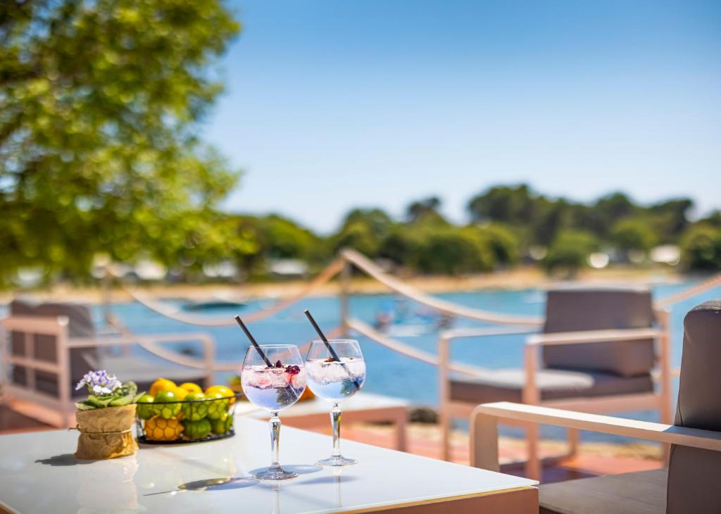 Kamp Polari, Rovinj I Uživajte u odmoru okruženi stoljetnim maslinama, borovim šumama i kristalno čistim morem u srcu Istre!