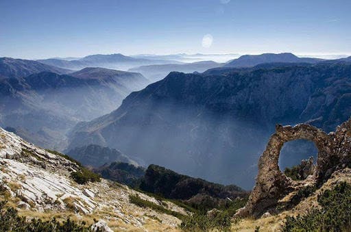 Grand River – noćenje, rafting na rijeci Neretvi i jedinstven spoj avanture, odmora i prirode Hercegovine u nezaboravnom ambijentu!
