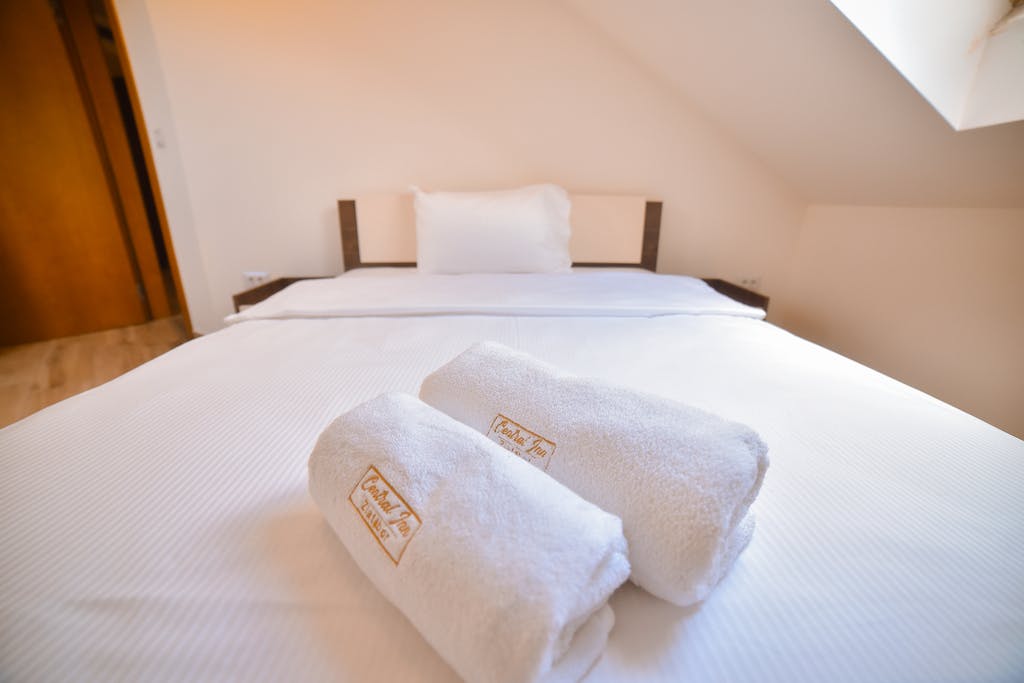 Prepustite se miru prirode i potpunom odmoru na Zlatiboru – Central Inn apartmani nude idealno mjesto za relaksaciju, uz svježinu planinskog vazduha!