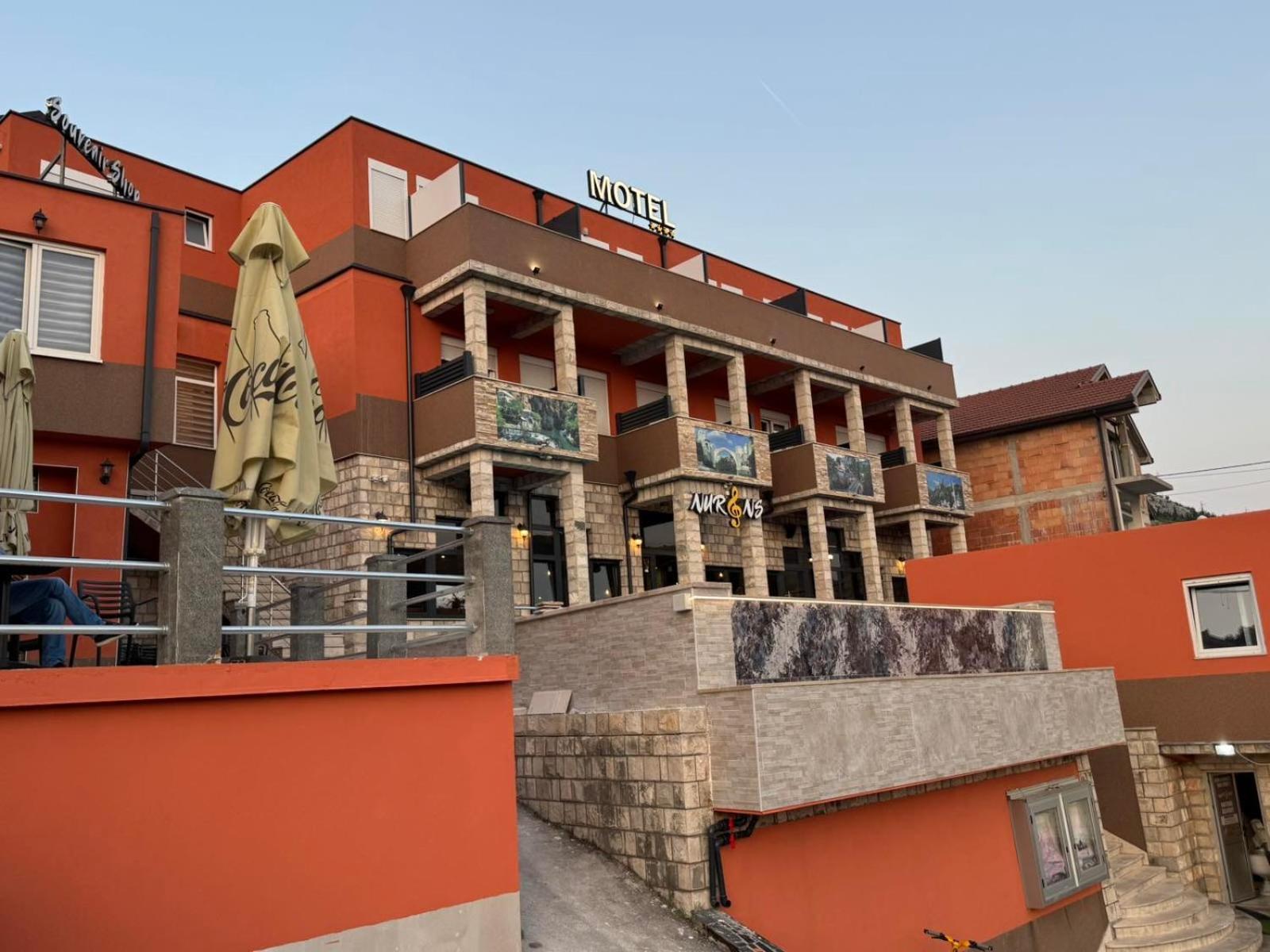 Doživite čari Mostara uz udobnost i gostoprimstvo Hotela Nur – savršeno mjesto za opuštanje, samo nekoliko minuta hoda od Starog mosta!