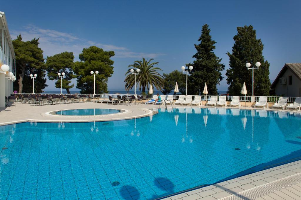 Neka svaki trenutak bude posebna uspomena uz All Inclusive uslugu i čaroban pogled na more u Hotelu Faraon 3*, Trpanj!