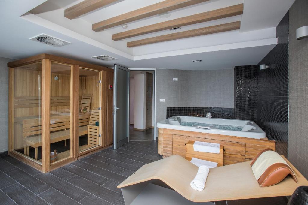 Otkrijte čari ljeta na planini kroz spoj prirodnog mira i vrhunskog Wellness & Spa opuštanja u Aparthotelu Vučko 4*, Jahorina!