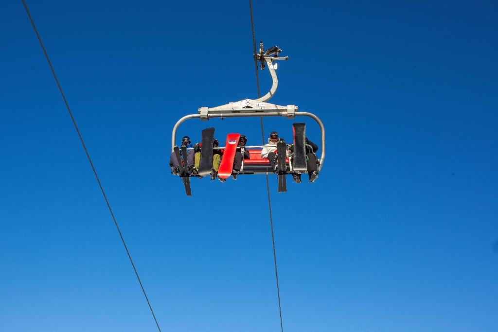 Jahorina u svom najljepšem izdanju – uživajte u udobnosti, miru i nezaboravnom planinskom odmoru u Hotelu Termag 4*!