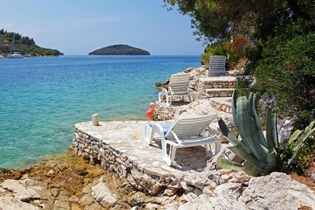 Odmor na čarobnoj Korčuli – uživajte u kristalno čistom moru, mediteranskom ambijentu i opuštajućem boravku u Villi Telenta 4* u Vela Luci!