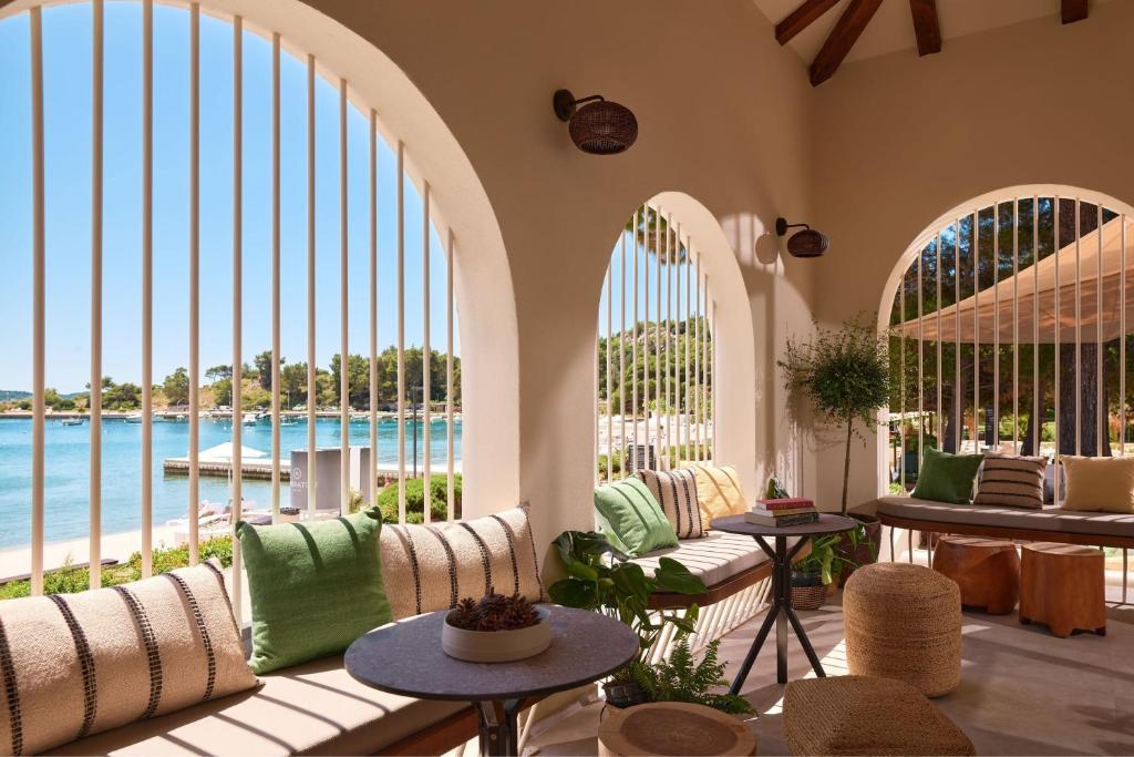Sheraton Dubrovnik Riviera Hotel 5* – Uživajte u luksuznom Wellness & Spa odmoru na obali Jadrana, uz mirise mora i dašak elegancije!