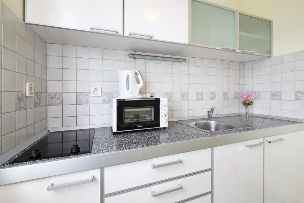 Otkrijte savršeno mjesto za odmor u Apartmanima Bohemia na Zlatiboru, uz mirnu atmosferu, svjež zrak i brojne mogućnosti za uživanje u prirodi!