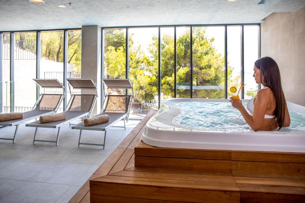 Hotel Plaža Duće 4* – Uživajte u spoju udobnosti i mediteranskog šarma, okruženi prirodnim ljepotama!