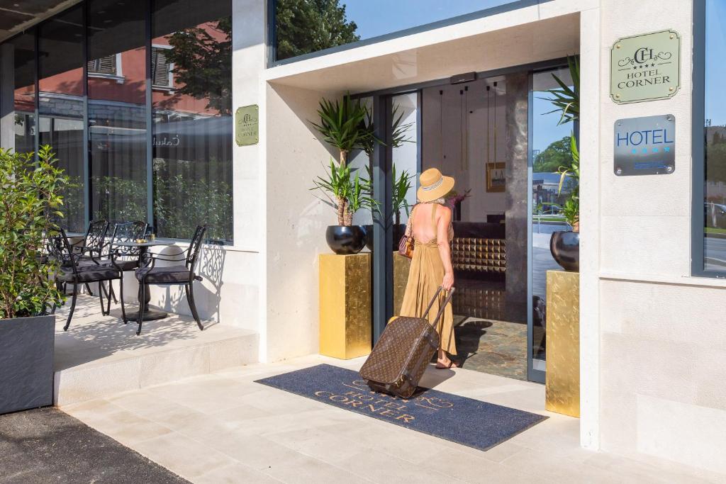 Prepustite se čarima dalmatinske obale uz Hotel Corner 4*, gdje vas očekuju udobnost, moderan stil i ugodan boravak u Splitu!