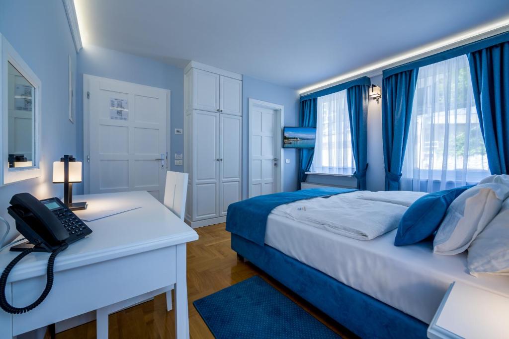 Hotel Domino 4* pruža miran i elegantan ambijent u neposrednoj blizini mora i šetnice Lungomare, savršen za ugodan odmor u Opatiji!