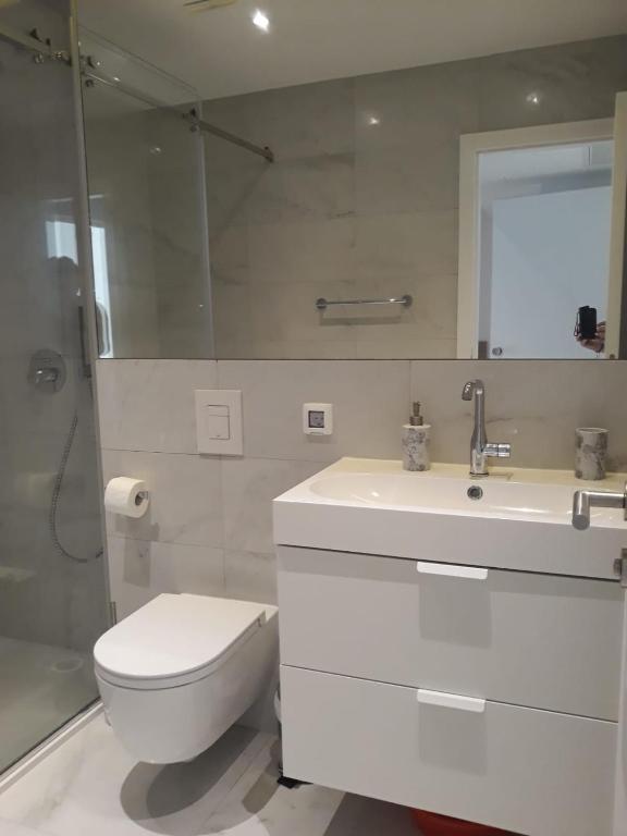 Uživajte u odmoru iz snova u Villi Katarina 4* na Makarskoj rivijeri, okruženi buđenjem prirode, mirisom mora i toplinom mediteranskog sunca!