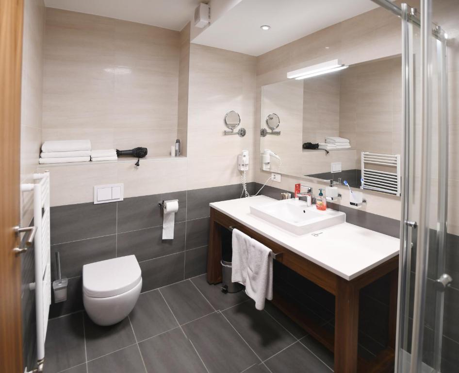 Otkrijte čari ljeta na planini kroz spoj prirodnog mira i vrhunskog Wellness & Spa opuštanja u Aparthotelu Vučko 4*, Jahorina!