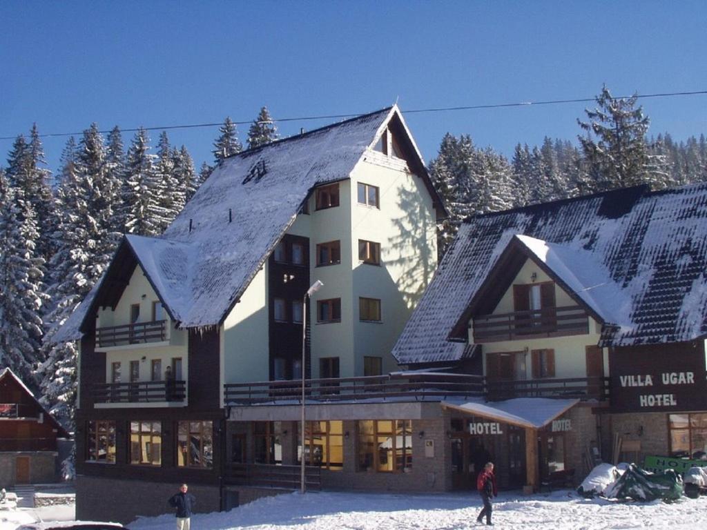 Zima na Vlašiću nikada nije bila ljepša – uživajte u vrhunskoj usluzi, toplini doma i čarobnom zimskom ambijentu Ville Ugar 3*!