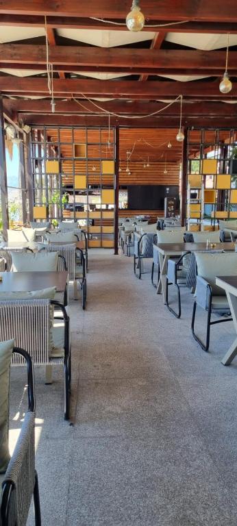 Jona Rooms Podstrana – uživajte u savršenom spoju mediteranskog ugođaja, blizine mora i elegantnog smještaja za odmor ispunjen uživanjem!