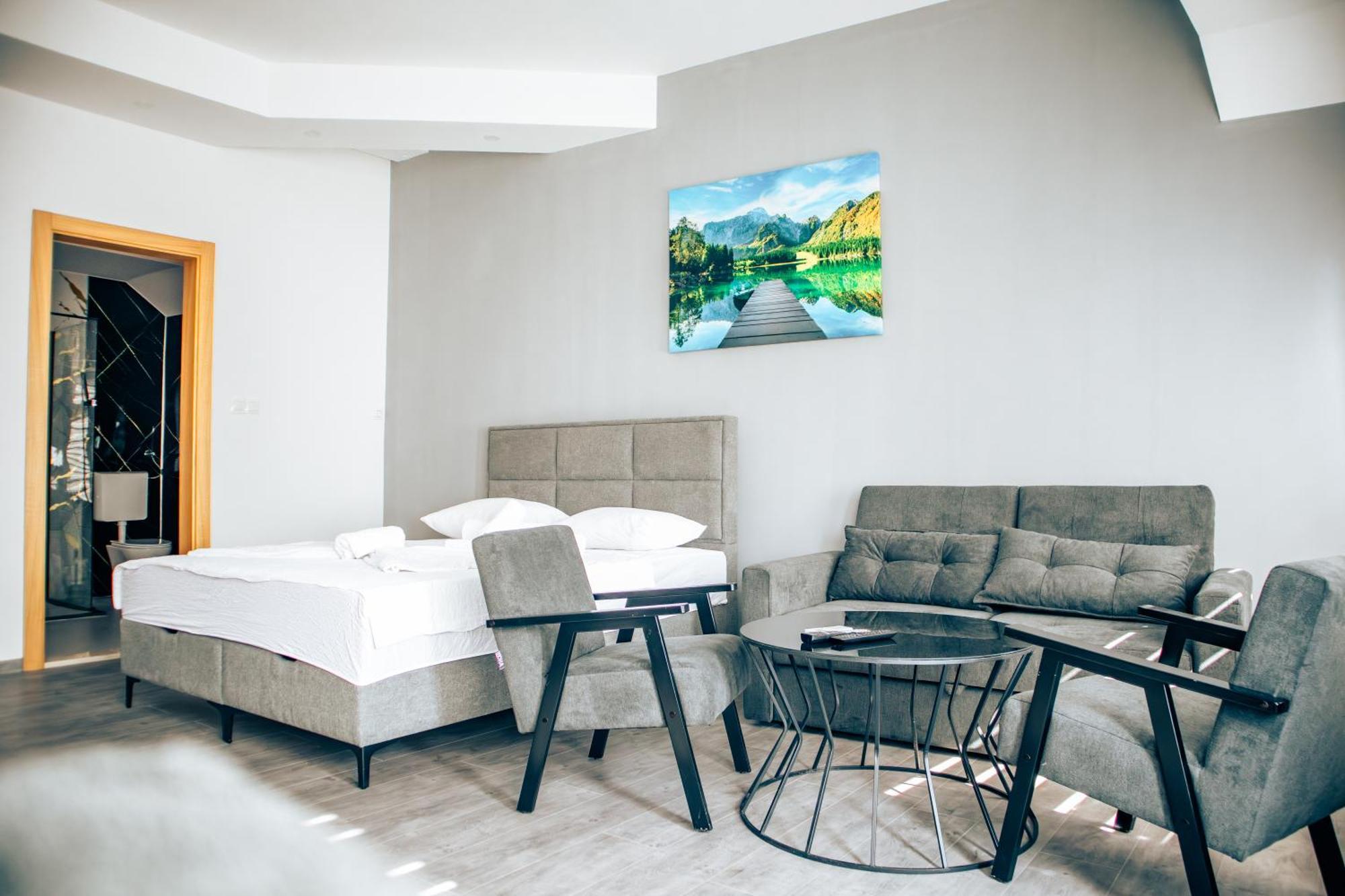 Doživite čari Mostara uz udobnost i gostoprimstvo Hotela Nur – savršeno mjesto za opuštanje, samo nekoliko minuta hoda od Starog mosta!