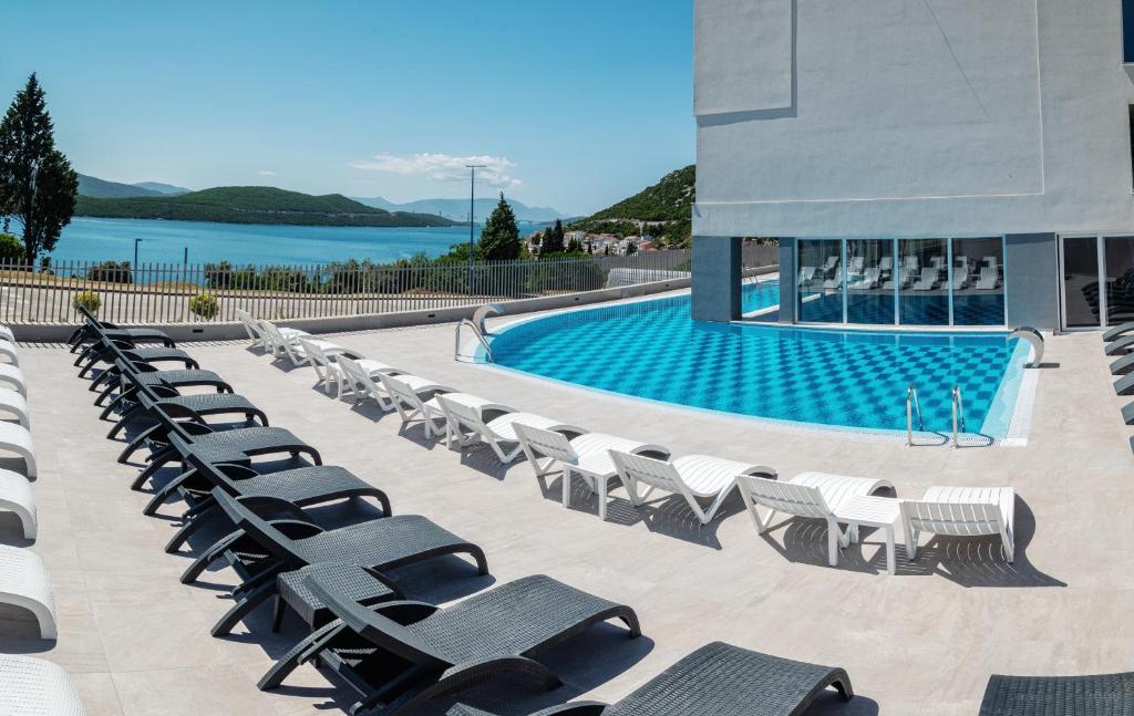 Uživajte u trodnevnom odmoru za dvoje u Neumu uz polupansionsku uslugu i boravak u moderno uređenim SUPERIOR sobama Marea Hotel & Spa 4*!