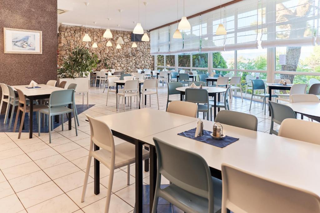 Sagitta All Inclusive Holiday Resort 3* | Prepustite se čarima Jadrana uz kristalno čisto more, mediteranski ambijent i bezbrižne trenutke ispunjene odmorom i uživanjem!