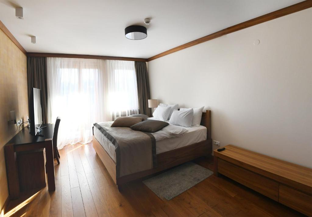 Otkrijte čari ljeta na planini kroz spoj prirodnog mira i vrhunskog Wellness & Spa opuštanja u Aparthotelu Vučko 4*, Jahorina!