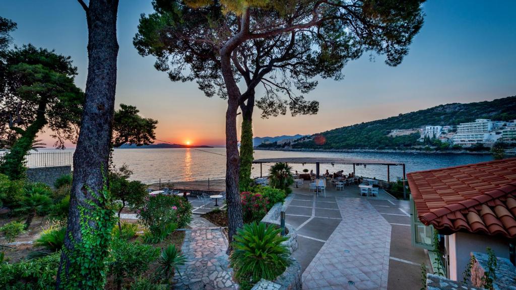 Hotel Splendid 3*, Dubrovnik | Tiha mediteranska oaza mira na samoj obali kristalno čistog mora, s pogledom na nezaboravne zalaske sunca!