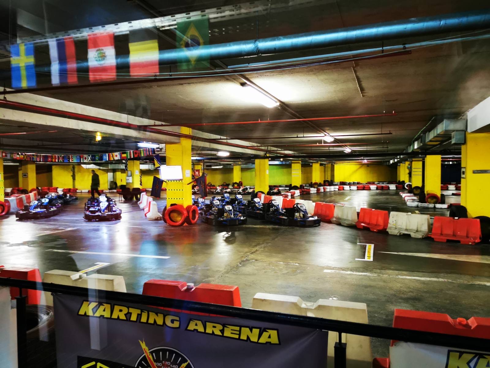 Učinite svoje slobodno vrijeme nezaboravnim i prepustite se adrenalinskoj zabavi u Karting Areni SpeedXtreme!