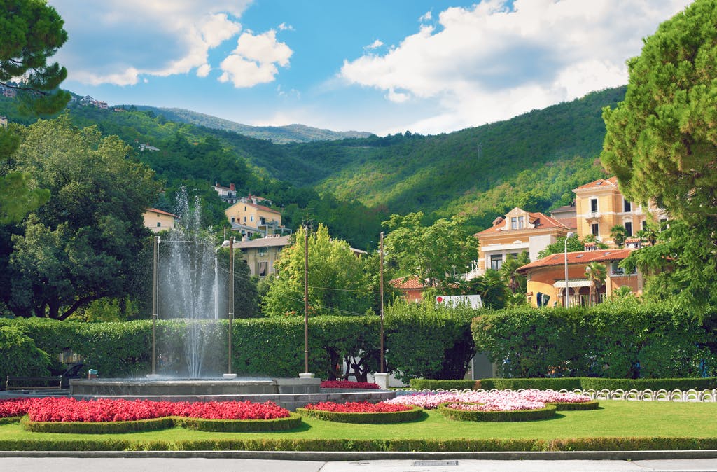 Hotel Astoria 4*, Opatija | Prepustite se uživanju uz elegantnu kombinaciju tradicije i modernog dizajna te doživite odmor ispunjen vrhunskim komforom!