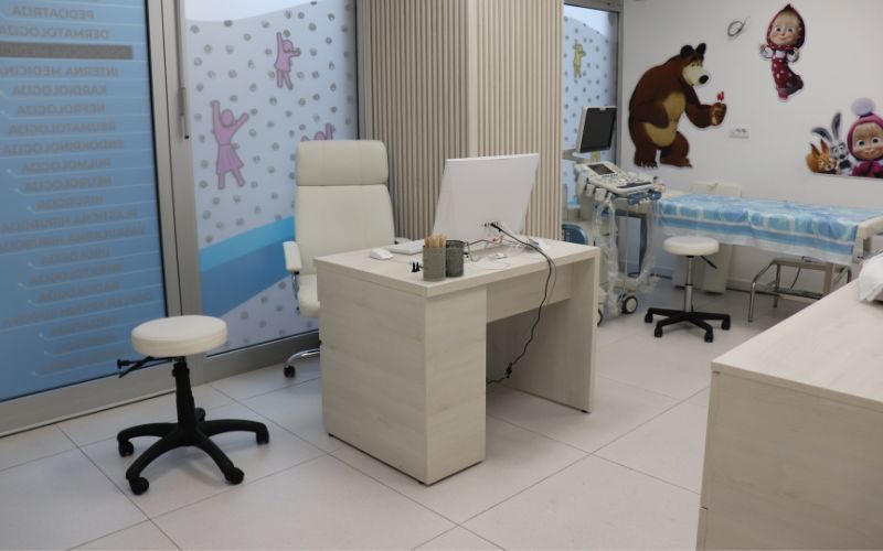 Posvetite pažnju zdravlju svoje kože – obavite stručni dermatološki pregled u Našoj klinici i napravite važan korak ka pravovremenom otkrivanju promjena na koži!