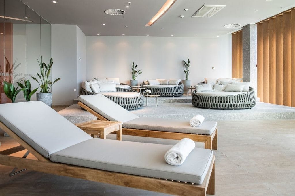 Radisson Blu Resort Split 5* – uživajte u vrhunskom luksuzu, raskošnom Wellness & Spa doživljaju i savršenom spoju elegancije, udobnosti i potpunog opuštanja!
