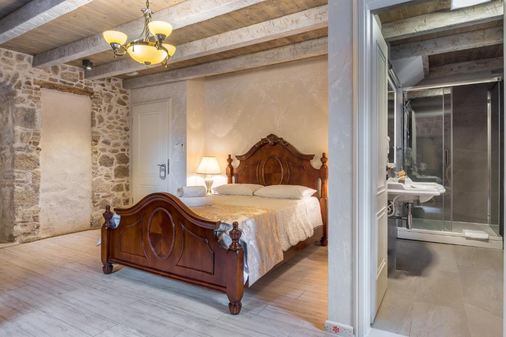 Doživite autentičnost Splita kroz tradicionalnu arhitekturu i savremeni komfor – Heritage Palace Varoš 4*!