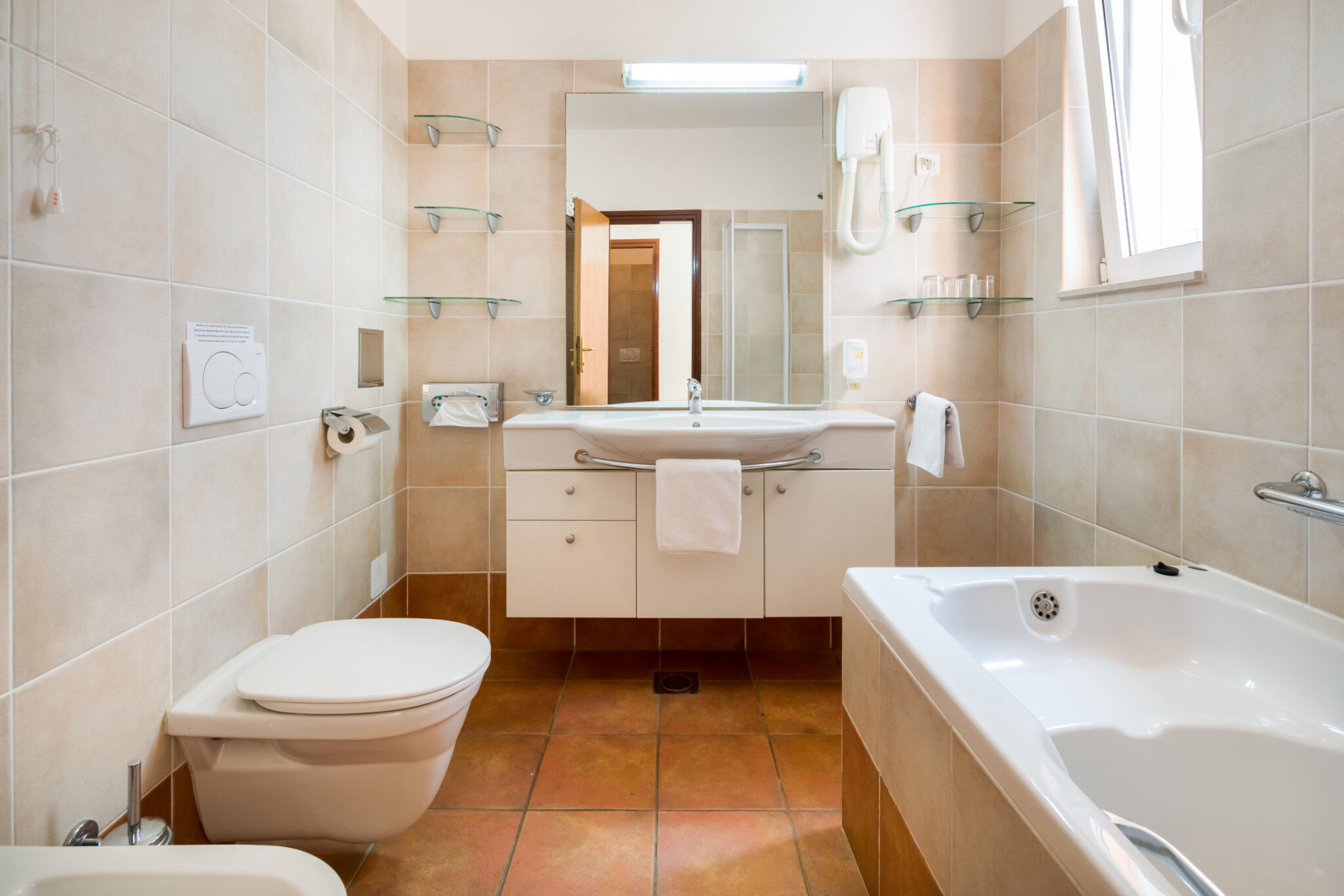 Uživajte u idealnom porodičnom odmoru na otoku Hvaru uz ugodnu atmosferu i predivan ambijent u Fontana Resort - Bayside Park 4*!
