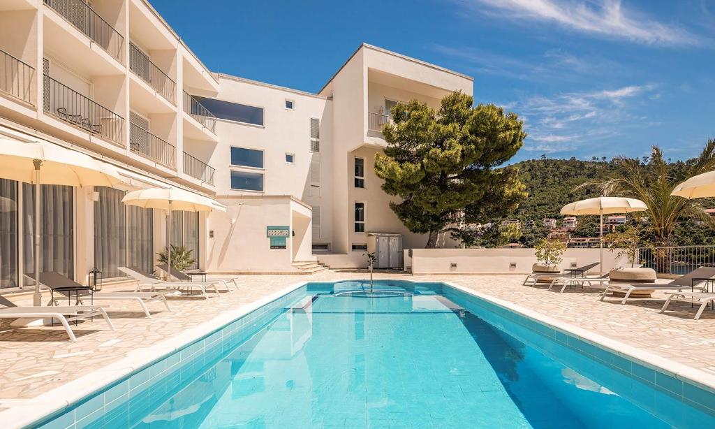 Aminess Lume Hotel 4* – elegantna oaza uz more gdje se spajaju vrhunska udobnost, očaravajući pogledi, čarolija Korčule i nezaboravni trenuci odmora!