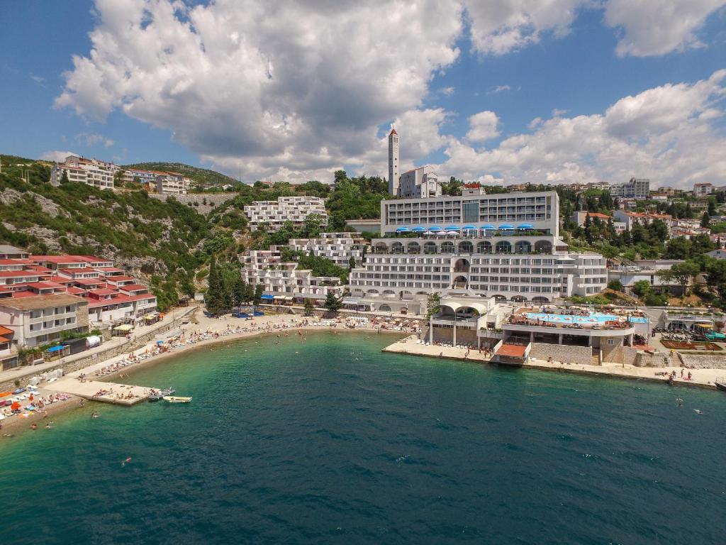 Spajamo ljepotu mora i udobnost odmora u Hotelu Sunce 4* smještenom na samoj obali Neuma!