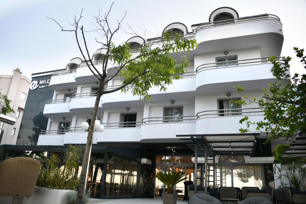Odmor u Makarskoj uz boravak u Hotelu Milenij 4* – uživajte u elegantnom ambijentu, vrhunskoj udobnosti i blizini mora!
