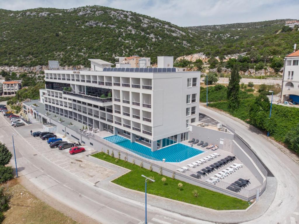 Uživajte u trodnevnom odmoru za dvoje u Neumu uz polupansionsku uslugu i boravak u moderno uređenim SUPERIOR sobama Marea Hotel & Spa 4*!