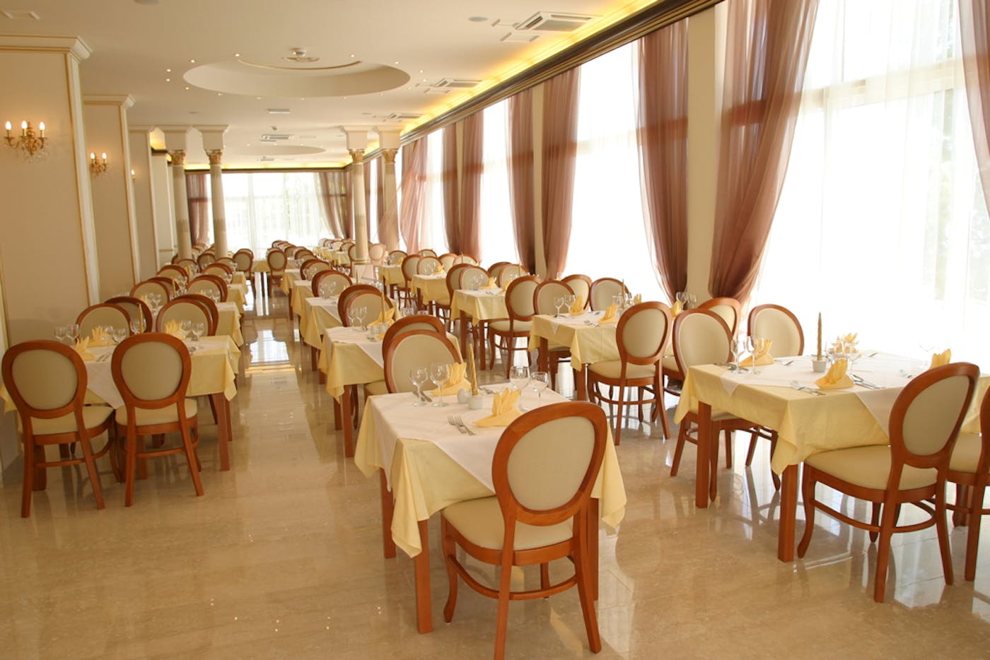 U Seget Donji po mir i sunce I Otkrijte vrhunski odmor u Hotelu Val 3* ex Jadran 3* uz more i All Inclusive uslugu!