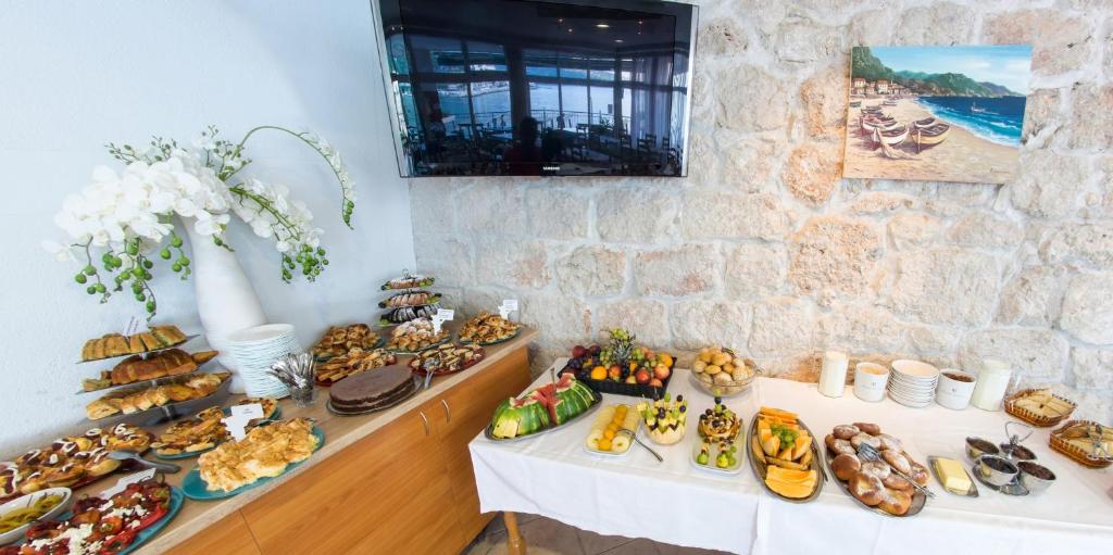 Vaš savršeni bijeg uz more počinje u Beach Hotelu Croatia 3* – uživajte u udobnosti, miru i ljepotama Drašnica na Jadranskoj obali!